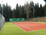 Tenisov hit s umlm povrchem Harrachov - Tennis court with lights  Harrachov (foto 2)